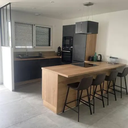 Maison Bord De *