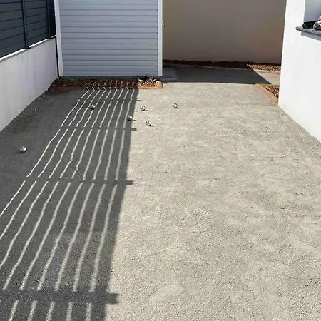 Maison Bord De *